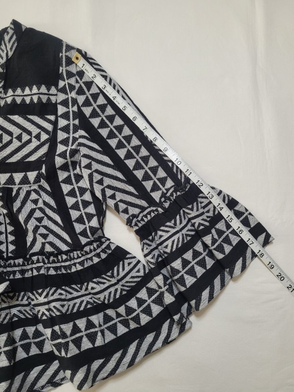 June & Ivy Boho Geometric Peplum Top Bell Sleeve Blouse Black White Medium - Picture 9 of 9
